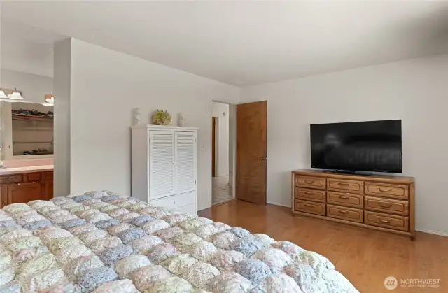 Master Bed & Bath