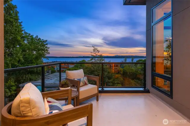 Lake Vie Deck Off Primary