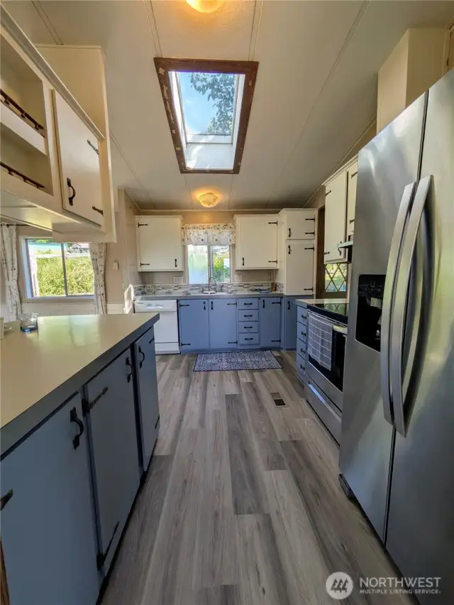 Bright and cheery kitchen.