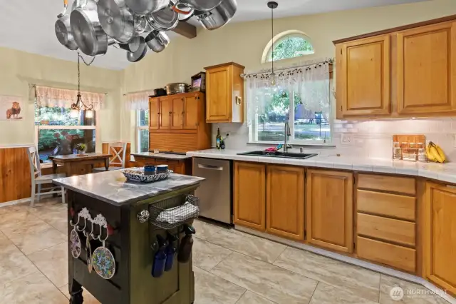 Main House Kitchen w/eating space