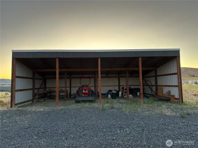 Large four bay tractor barn