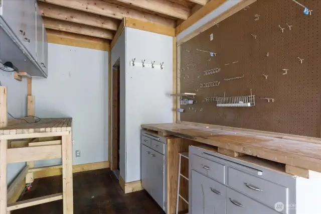 Out build/shop-storage