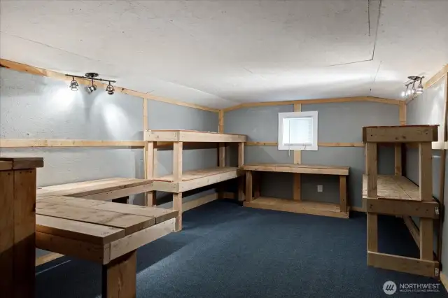 Outbuilding/shop-storage