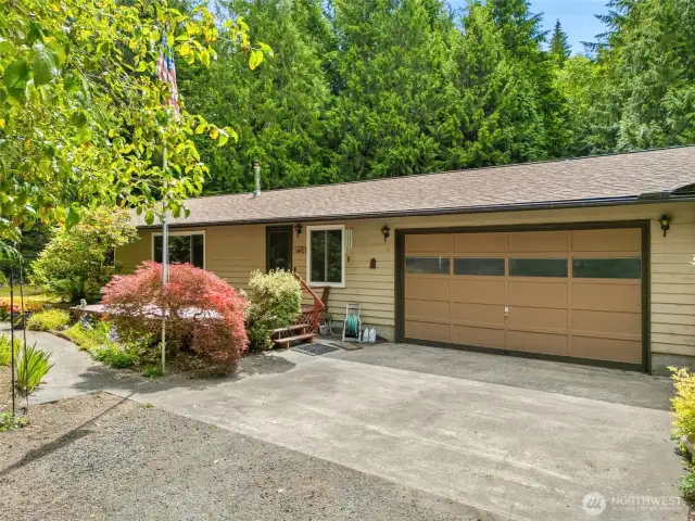 Main house - 3 bed, 1 3/4 bath with pellet stove