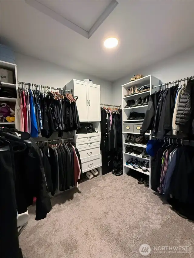 Large Primary Bedroom Walk-in
