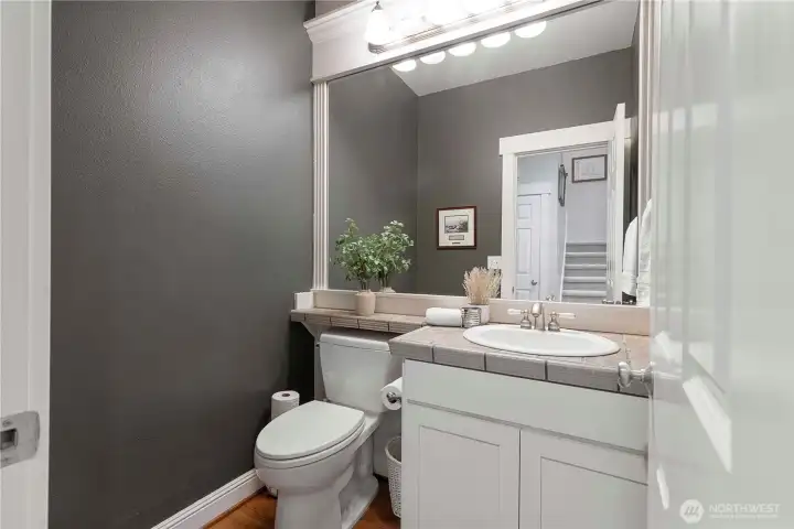 Main floor 1/2 bathroom