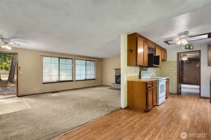 living room/kitchen