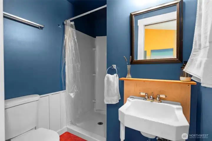 The bathroom is an efficient use of space.