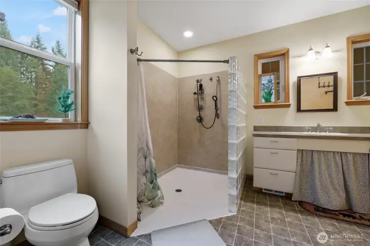 3/4 bath off the junior suite.