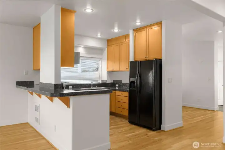 Spacious kitchen w/ breakfast bar