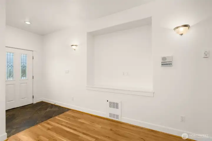 Art niche upon entry/foyer