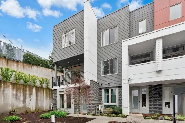 Welcome to the Vareze Townhomes by Tri-Pointe built in 2020!