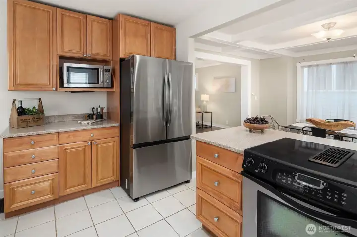 Stainless steel appliances and slab stone countertops to make entertaining easy and fun! Bon Appetite.