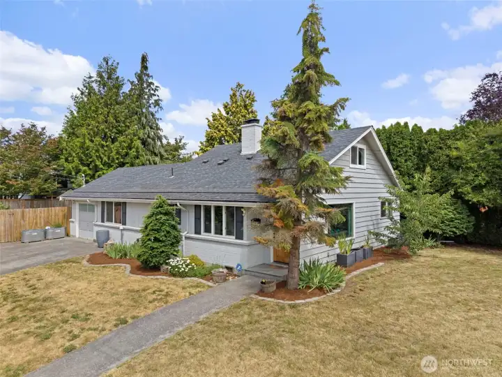 Welcome to Highland Park! Gorgeous home on big corner lot in stellar location accross from playfields. Welcome to Highland Park! Gorgeous home on big corner lot in stellar location accross from playfields.