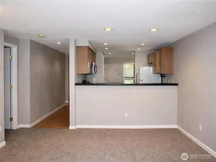 Entry/Kitchen Entry/Kitchen