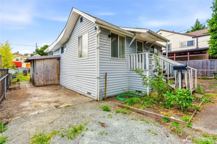 Prime spacious flat lot zoned NR3.