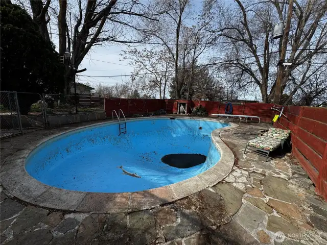 13 Ft Deep In-Ground Pool