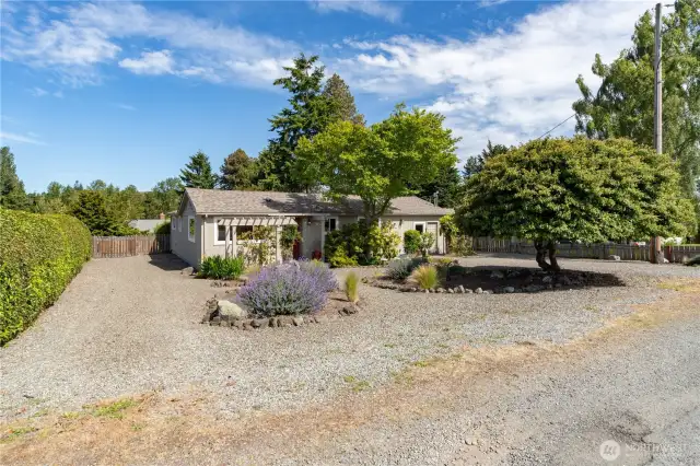 Great boat or RV parking spot on the left of the house