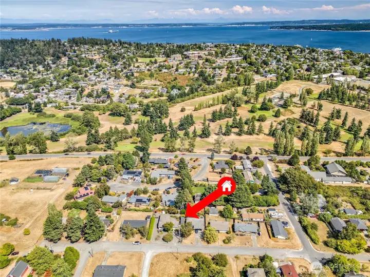 Great location in the center of town just blocks from the golf course