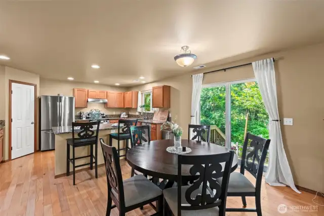Dining & Kitchen