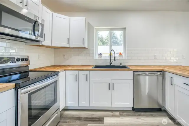 ALL appliances stay!