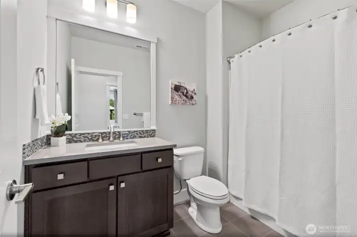 Stylish and well-designed main bath features modern finishes.