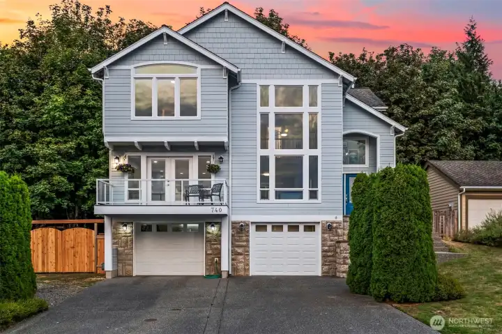 Rare 4-car tendem garage offers abundant or use for workshop, gym or hobbies.