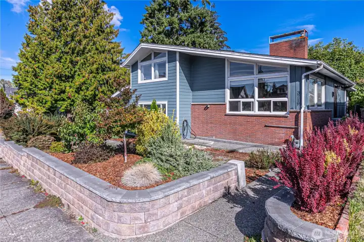 Located in the vibrant Lincoln & International District.