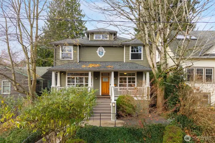 Welcome to your new home just minutes to so many amenities. And no HOA!