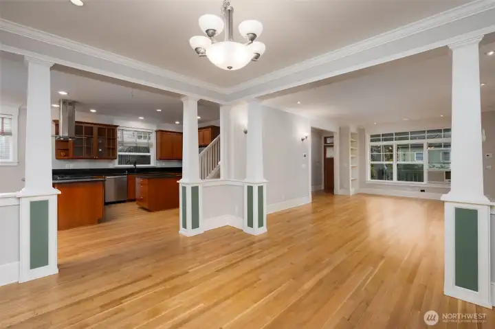 Very convenient flow for entertaining.