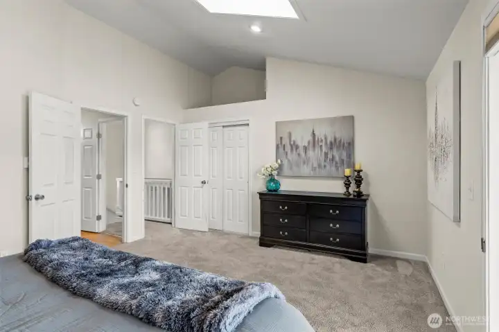 Vaulted ceilings, skylight