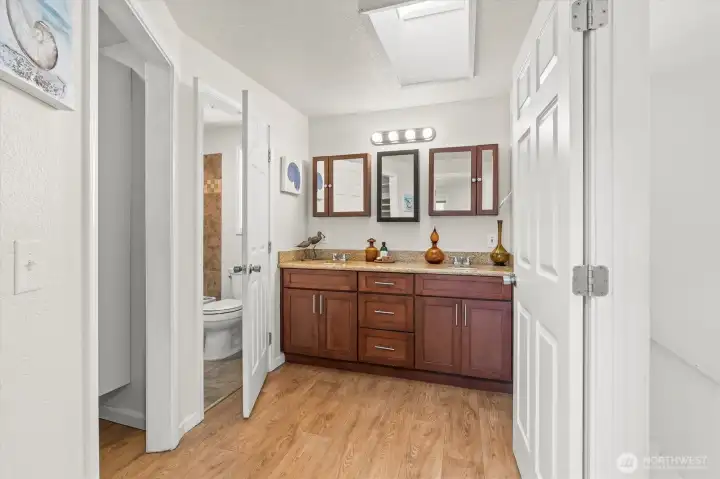 Full bath with dual sinks