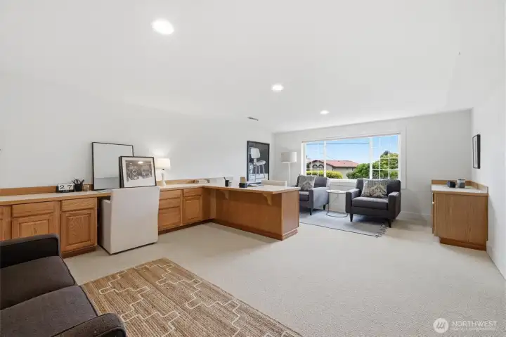 This flex room was used as an office. A great hobby room?