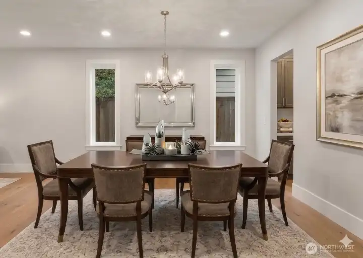 Virtually staged dining room