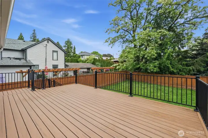 New LARGE deck perfect for coffee or gatherings
