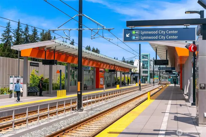 Direct transit connections place major employment, educational and cultural destinations within easy reach.