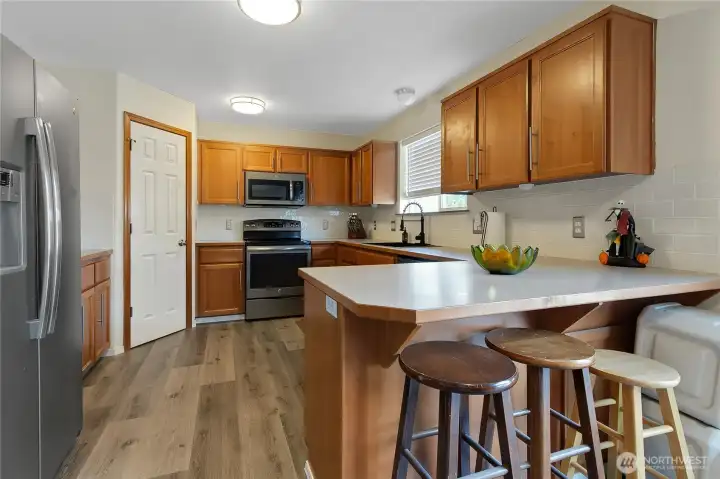 The breakfast bar is great and it also has an eat in kitchen/dining room area