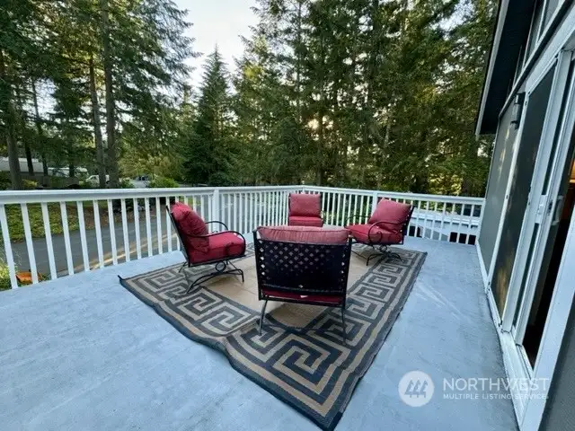 A Rooftop Deck in a quiet close-in Gig Harbor location ...priceless!