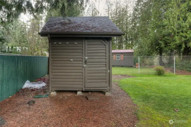 Storage/garden shed is in great condition!