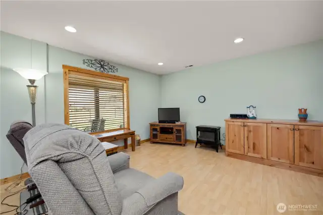 Another angle on the common area.......