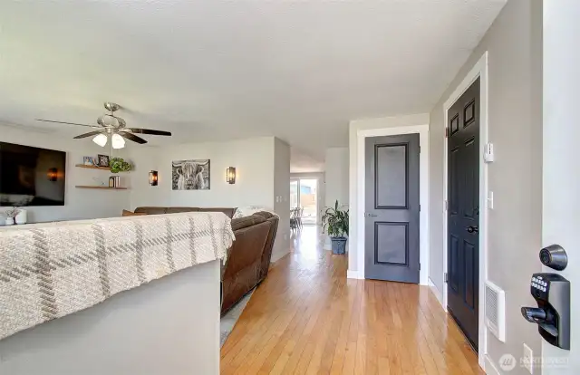 Entrance/Living room