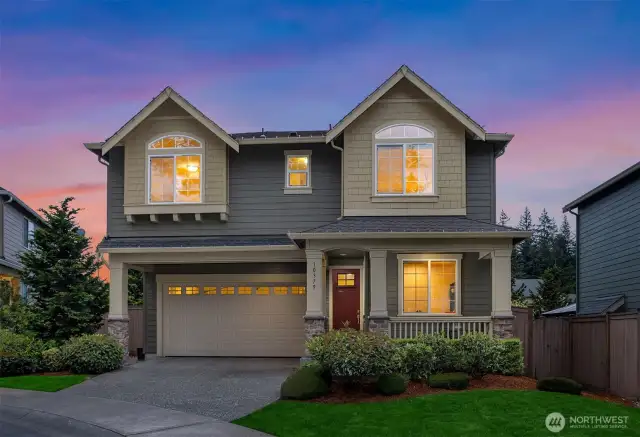 Beautiful Pulte resale at the end of a quiet cul-de-sac within the desirable Redmond Ridge community