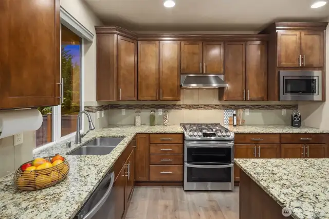 Gas range with double oven