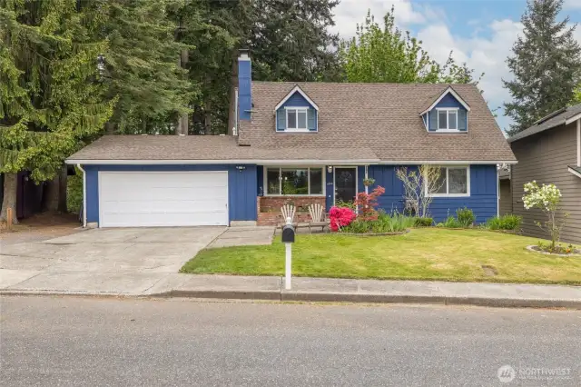 Welcome to 1933 Lake Crest Drive!
