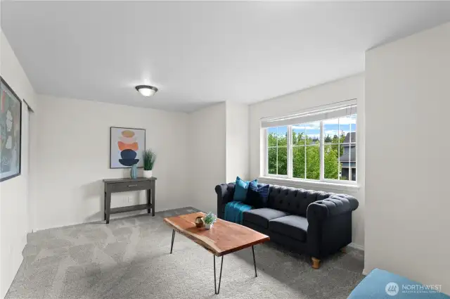 Huge bonus room/5th bedroom w/closet!