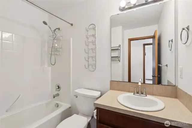 Upper Level Primary Ensuite Bathroom with Tub