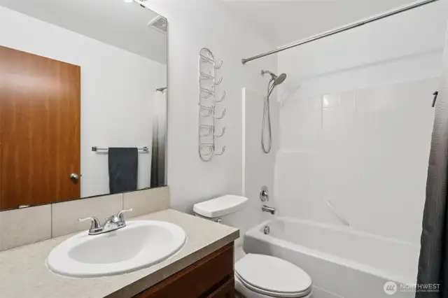 Upper Level Bathroom with Full tub
