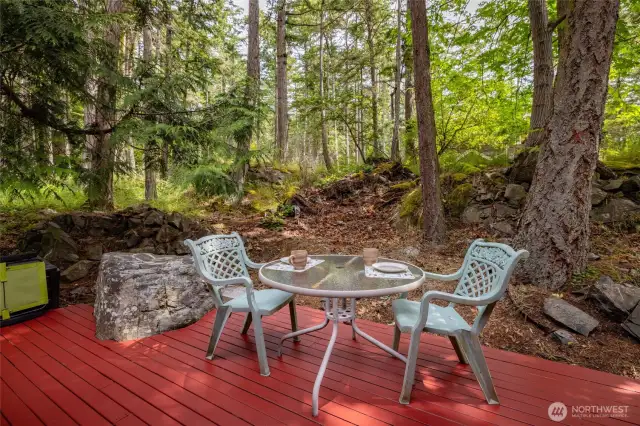 Al fresco dining on the back deck