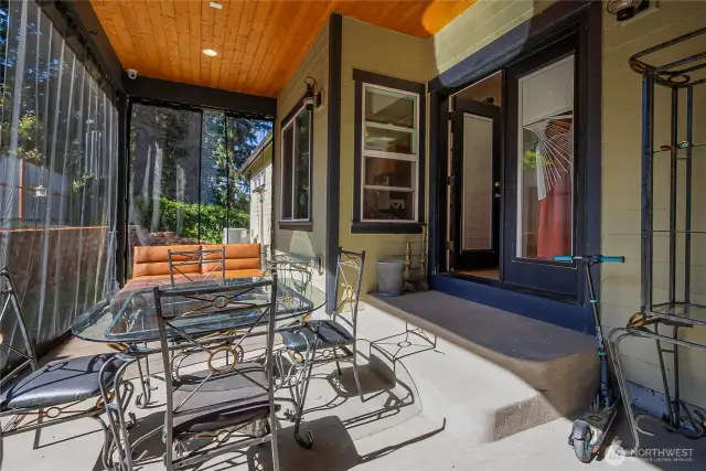 entertainment sized covered back patio.