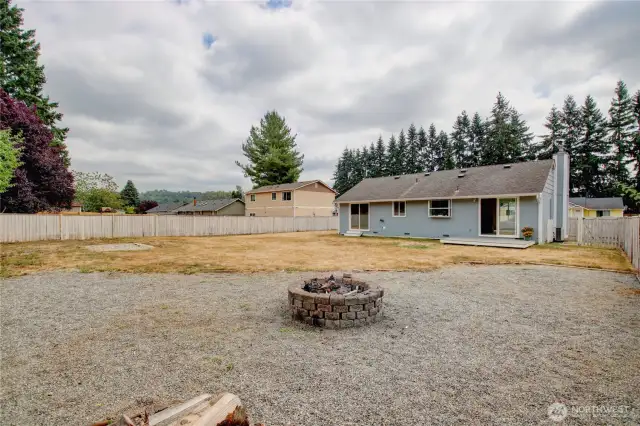Large fenced backyard with fire pit - ideal for relaxing evenings and BBQs